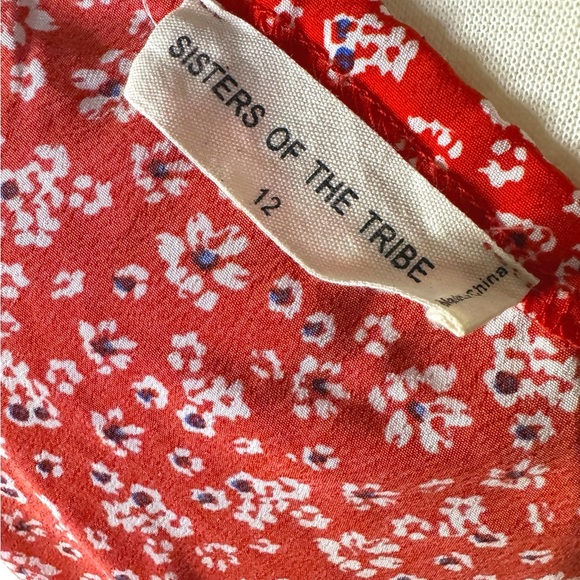 Chic Red Floral Women's Blouse - Picture 4 of 4